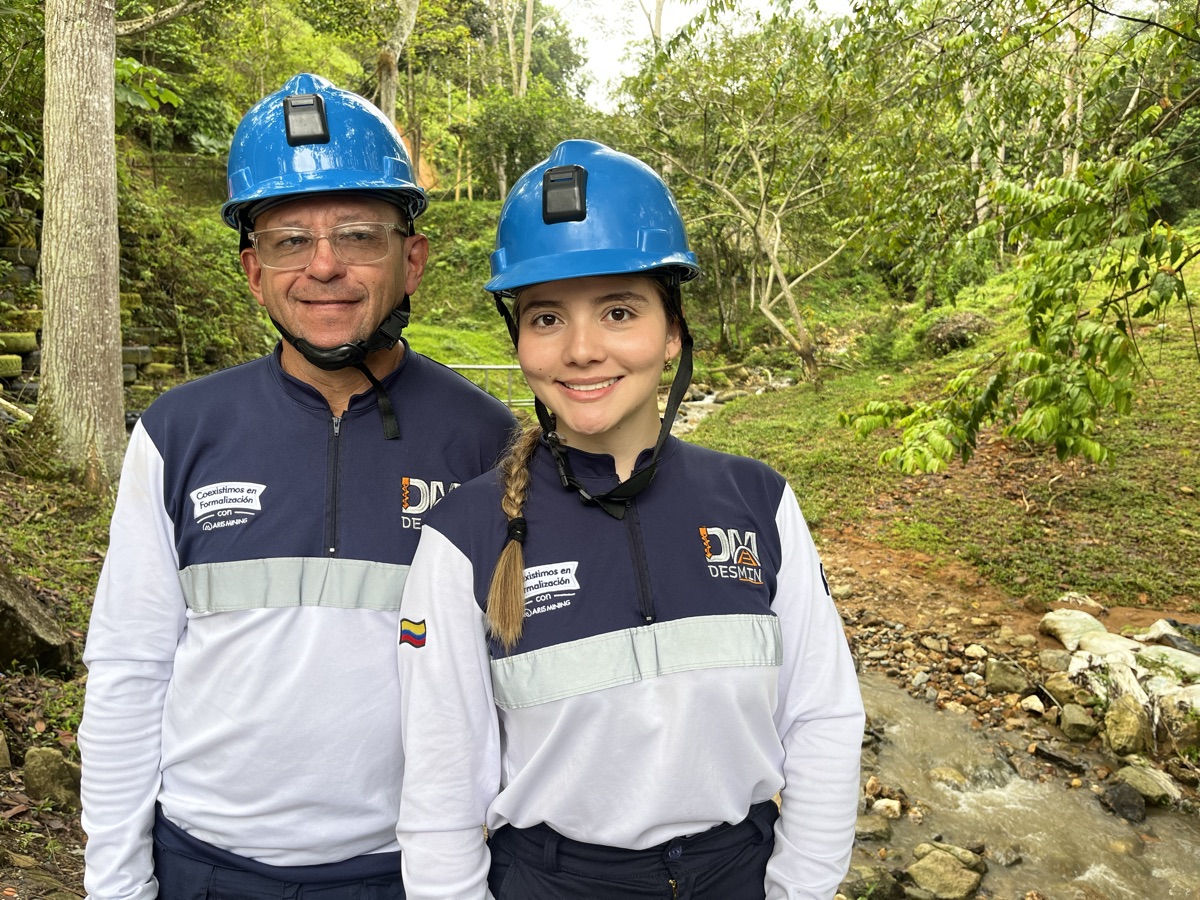 Equipo DESMIN en actividad ambiental